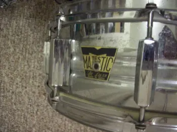 Can anyone identify this Tempo Snare?
