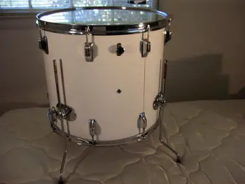 Rogers 16x18&quot; floor tom 1972 era white wrap