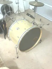 vintage-ish 26 inch ludwig bass drum