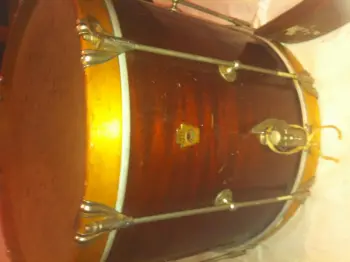 How old is this WFL Ludwig Marching drum? Value?