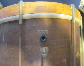 Help to identify very old Ludwig marching drum