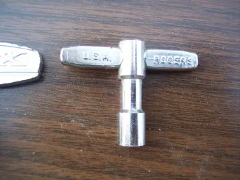 A Few vintage Rogers-VOX drum keys
