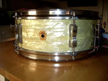 Looking at this 60s Ludwig red sparkle snare
