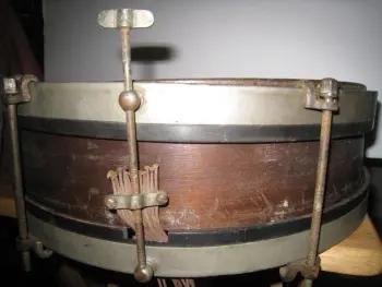 help identify 100 year old snare drum