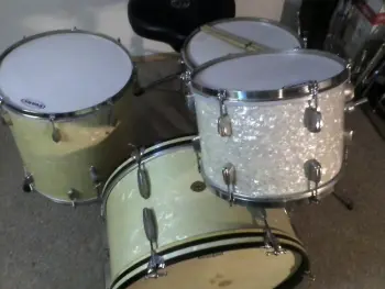 Ludwig 22x12 new yorker bass drum