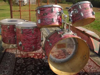 Pearl wood / fiberglass in red oyster