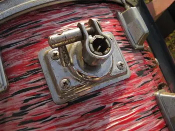 Pearl wood / fiberglass in red oyster