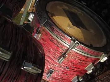 Pearl wood / fiberglass in red oyster