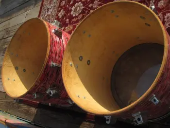Pearl wood / fiberglass in red oyster