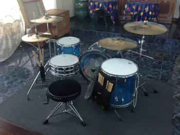 Ludwig Blue Vistalite Year Identification