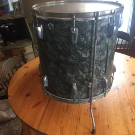 vintage 70's Ludwig B/O badge 16"x16" floor tom, Black Diamond