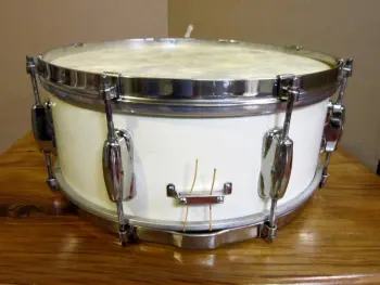 Slingerland '56-59 white lacquer snare?