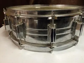70's Pearl 10 lug snare