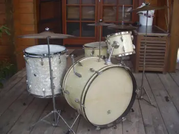 Is this a Deri Set?