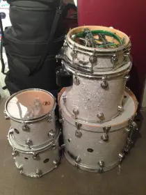 Gretsch 70's Factory Wrap Glue - Sand or Solvent?