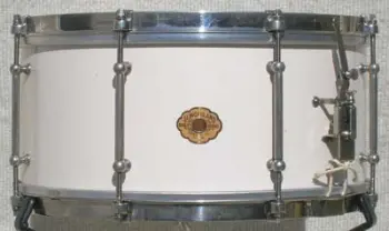 Refinishing a Slingerland Rolling Bomber