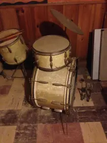 For Sale:1940's Slingerland Radio King Kit