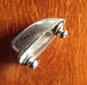 Can anyone identify these BD lugs?