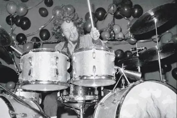 2 cymbals on one stand