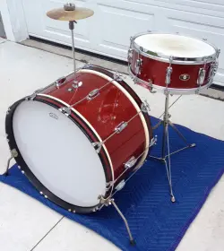 FOR SALE: Vintage 1950s Slingerland Red Sparkle Swingster 8-N Kit