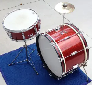 FOR SALE: Vintage 1950s Slingerland Red Sparkle Swingster 8-N Kit