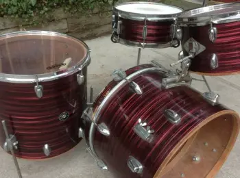 Looks Like a Gretsch....but it's not!