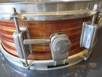 Looks Like a Gretsch....but it's not!