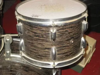 Looks Like a Gretsch....but it's not!
