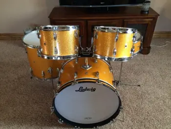 '64 Ludwig Hollywood kit in Sparkling Gold Pearl