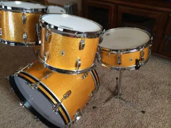 '64 Ludwig Hollywood kit in Sparkling Gold Pearl