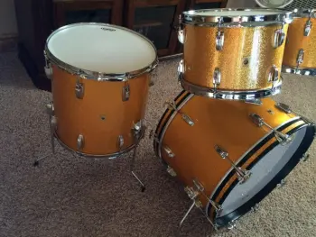 '64 Ludwig Hollywood kit in Sparkling Gold Pearl