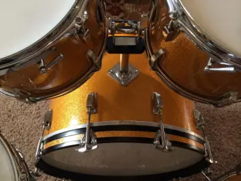 '64 Ludwig Hollywood kit in Sparkling Gold Pearl