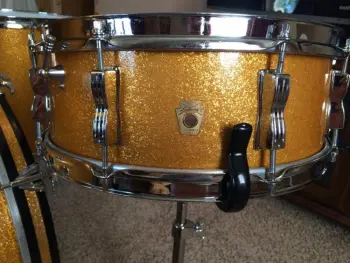 '64 Ludwig Hollywood kit in Sparkling Gold Pearl
