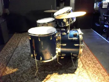 Need some help to identify this 60´s Japanese drum kit