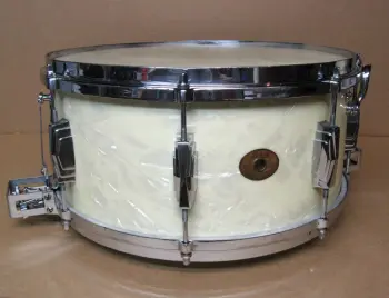 Ludwig &amp; ludwig 1920's bass drum details??