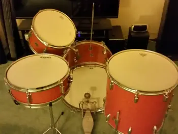 1960s KENT Drum Set..a Real looker...