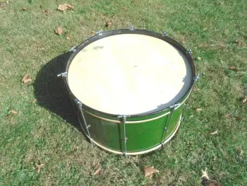 help with identifying this bass drum