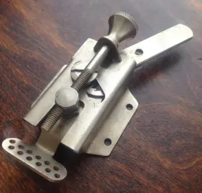 Trying again with this old throwoff - can anyone identify the brand?