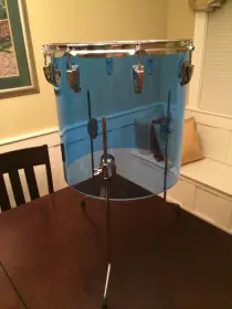 Blue Vistalite floor tom w/combo badge