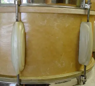 [B]1942 LUDWIG &amp; LUDWIG 6.5 x 14 WHITE “CRYSTAL”/WHITE “CRYSTAL” PLASTIC MODERNE BI-T