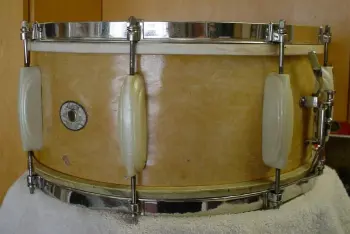 [B]1942 LUDWIG &amp; LUDWIG 6.5 x 14 WHITE “CRYSTAL”/WHITE “CRYSTAL” PLASTIC MODERNE BI-T