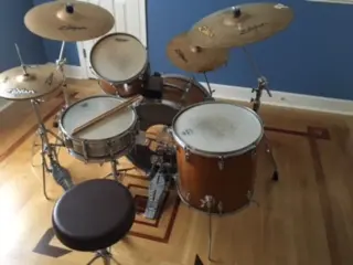 Can someone tell me what brand of drum set this is?