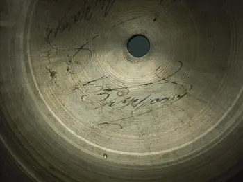 help me me id this cymbal?