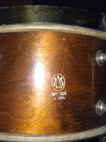 Mystery antique snare (calf heads, tube lugs..)