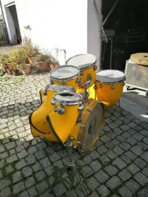 Staccato yellow drumkit