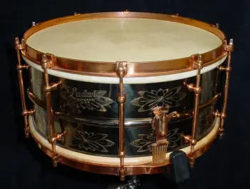 [B]1925-28 LUDWIG &amp; LUDWIG 6.5 x 14 12 PT. FLOWER-ENGRAVED DeLUXE MODEL [/B]