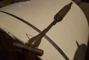 would appreciate help identefying an old kit