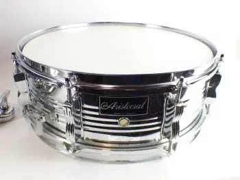 Is this snare made by Ludwig
